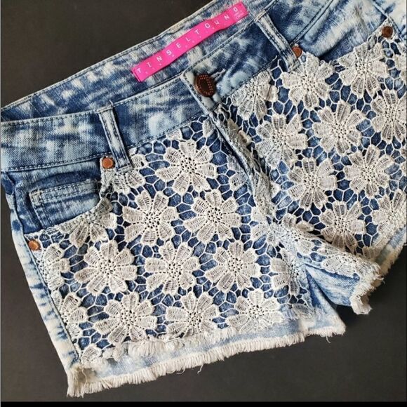 Tinseltown Jean Cutoff Shorts With Lace details - Picture 4 of 8